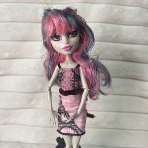 Monster High 2012 Scaris City Of Frights Rochelle Goyle Doll